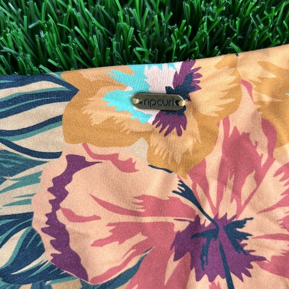 Ripcurl sz M bikini bottoms. Great condition. Gold/tropical pattern - Picture 3 of 4